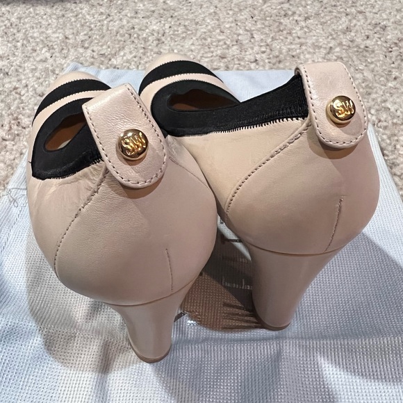 Stuart Weitzman Easily Elastic Leather Pan Nappa Pumps - Picture 16 of 16